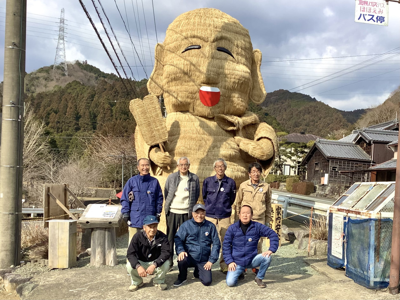今年は布袋さん！インスタの中の人が「仁柿巨大稲わらモニュメント」の